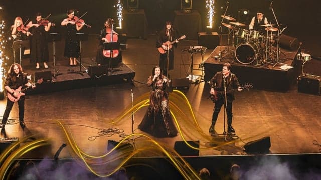 Seventh Wonder performs The Ultimate Fleetwood Mac