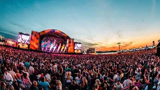 Het Grootste Zomerfeest van Nederland | Arrangement Strandclub Aloha