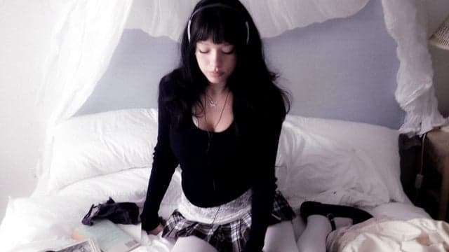 Esha Tewari - EU/UK DEBUT TOUR