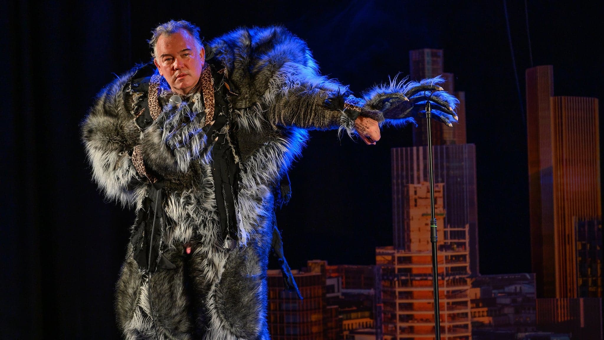 STEWART LEE vs THE MAN-WULF