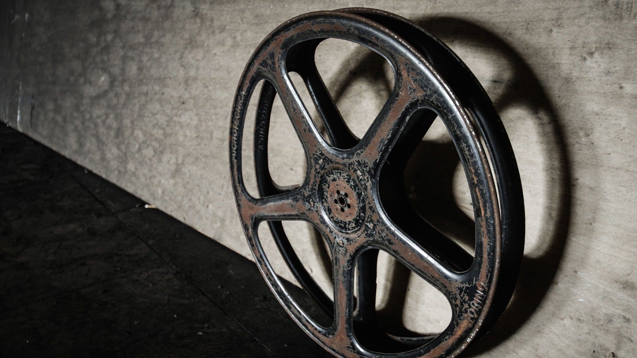 LA BELLE ET LA BĂTE